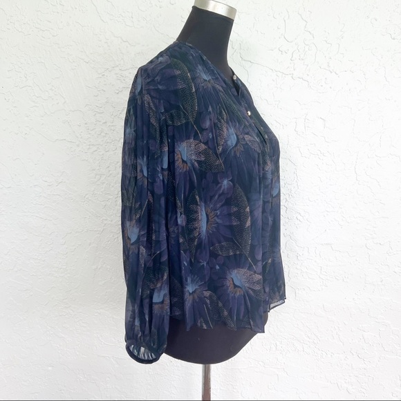 Vince Deco Floral Long Sleeve Pleated Blouse - Picture 7 of 10